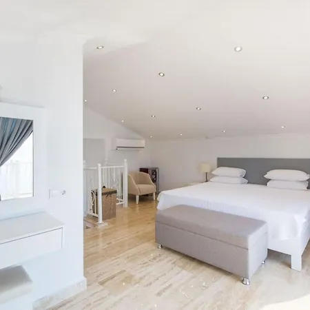 Emilia Luxury